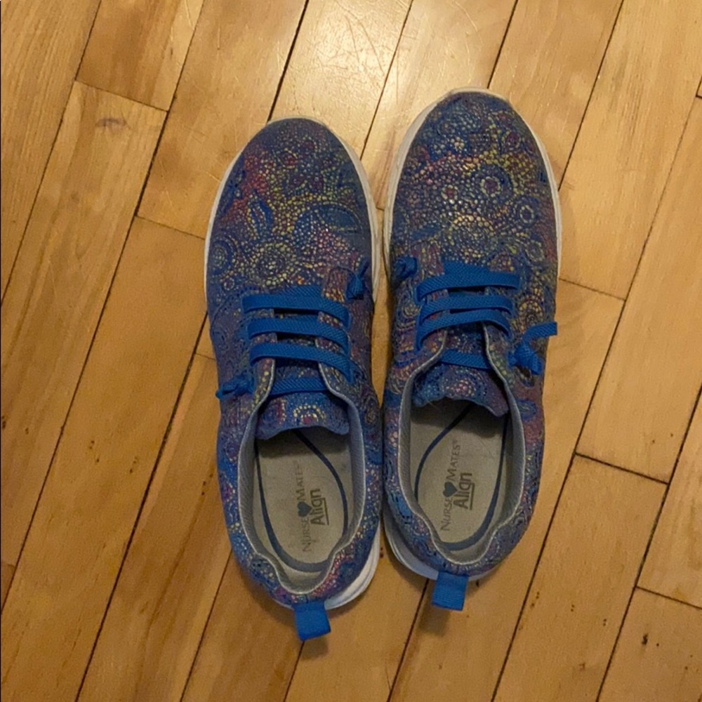 Nursemates align size 8.5